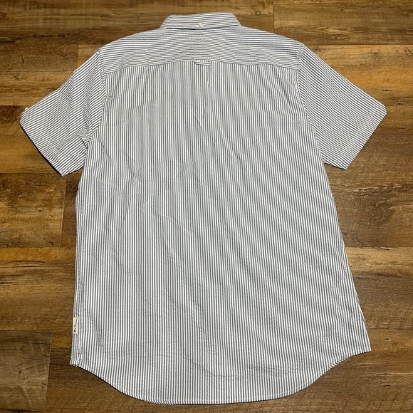 Ben Sherman Men's Short Sleeve Striped Button Up Size Medium - Picture 2 of 6